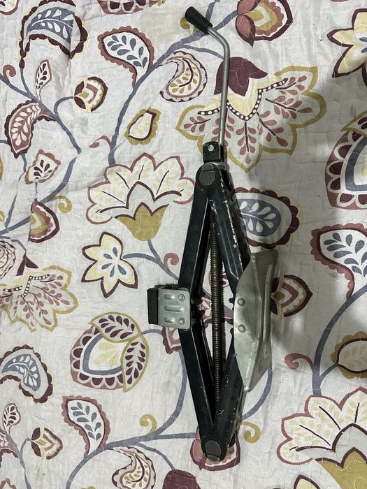 Продам домкран для машина