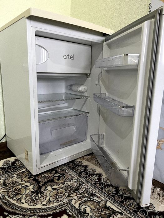 Холодильник Artel HS 137 RN