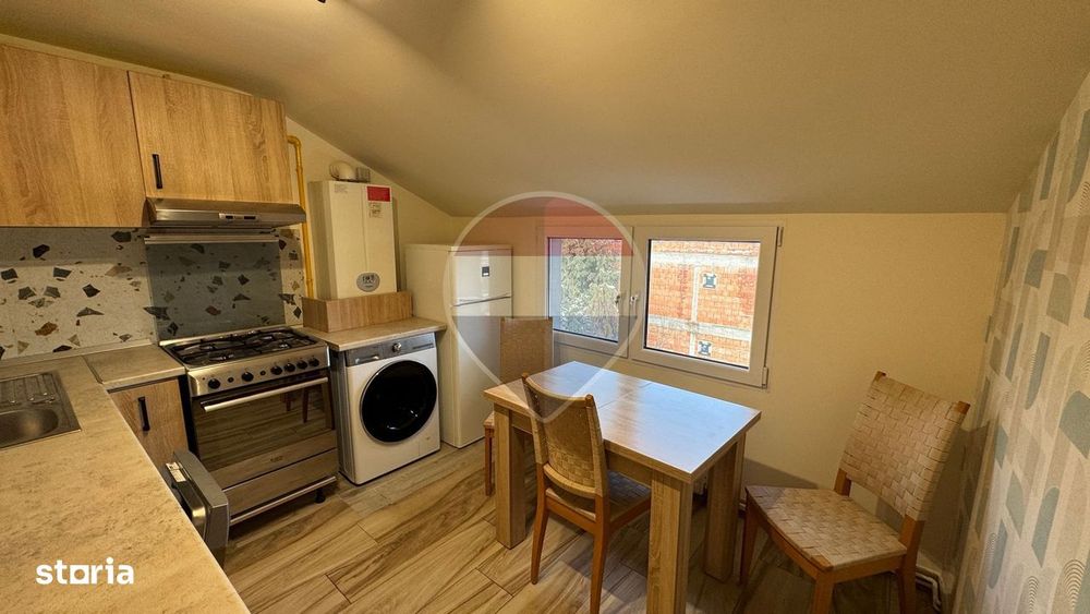 DE ÎNCHIRIAT apartament spatios cu 2 camere în vilǎ
