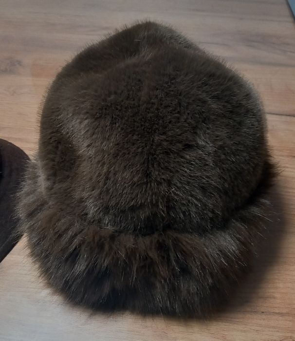 Palarie stofa si caciula blanita