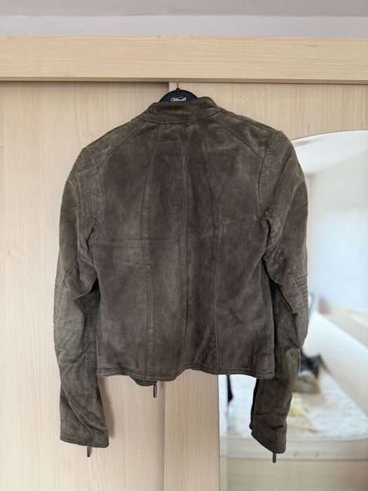 Дамско яке RESERVED