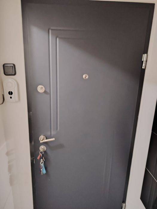 Garsonieră  decomandată  renovată   9 mai