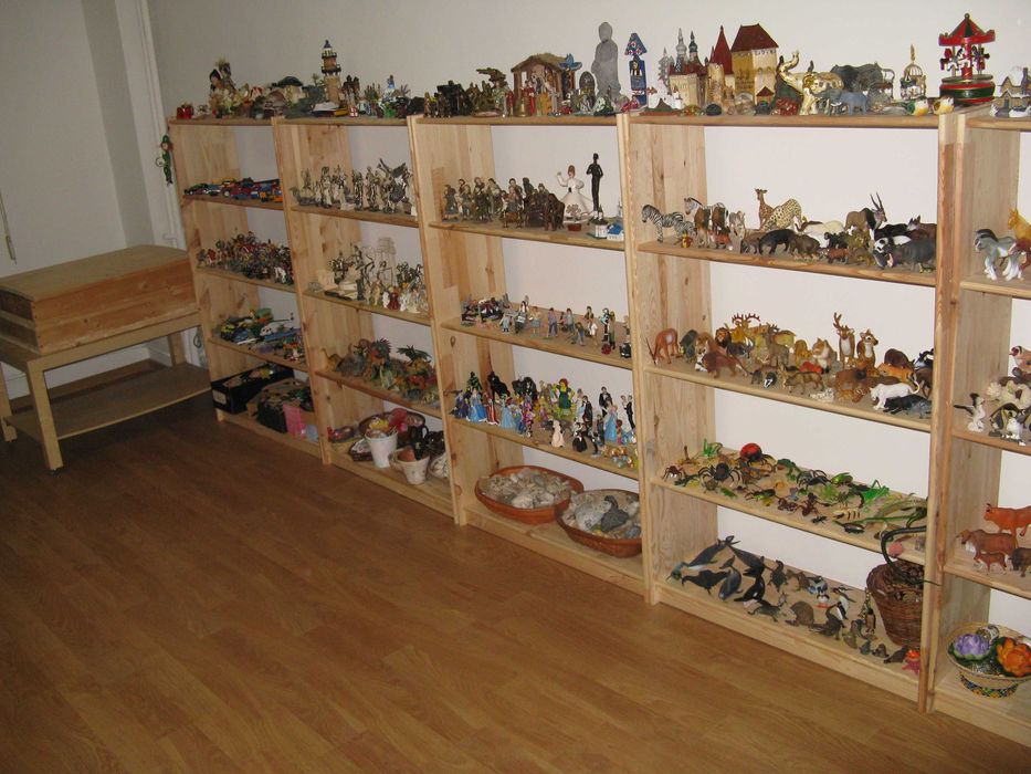 Vand colectie de miniaturi