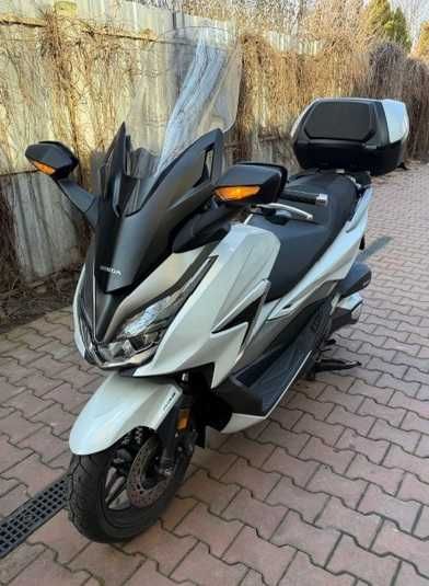 Maxi scuter Honda Forza 350