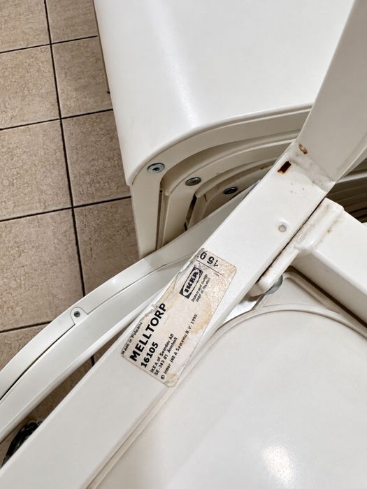 Столове IKEA MELLTORP – около 40 бр. – 22 € / бр.