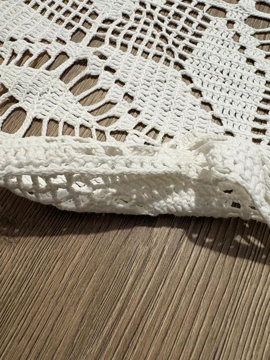 Față de masă lucrată manual