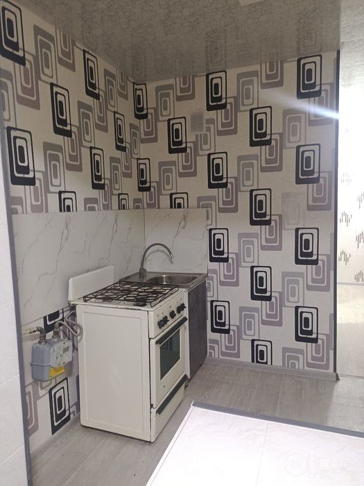 Продается 2х ком кв в Чирчике 3 Ман 3 этаж около 20 школы рядом рынок