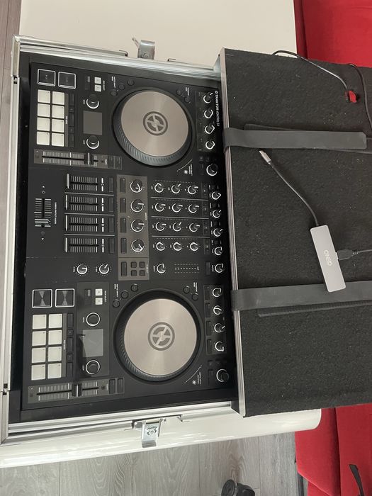 Consola DJ Traktor S4 mk3