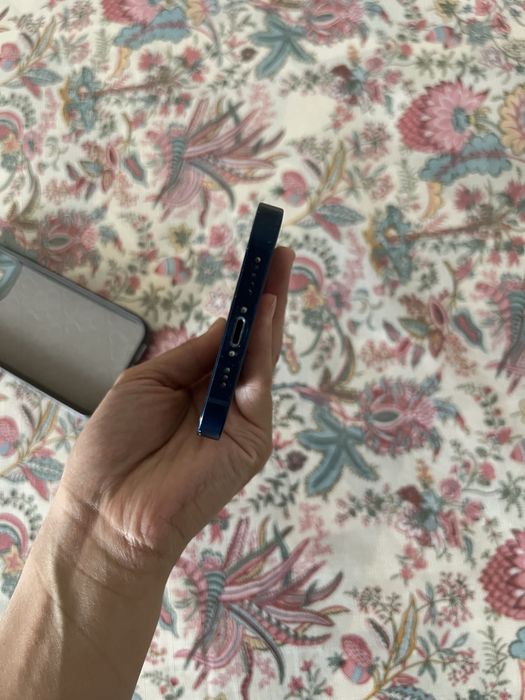 Срочно продам iPhone 12