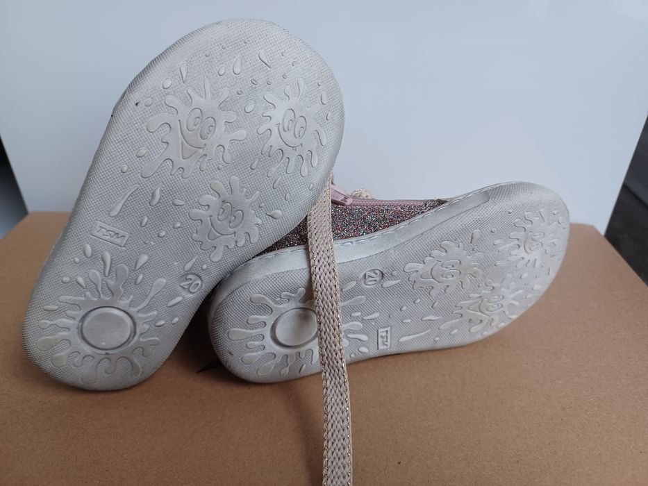 Обувки, ботушки и кецове за момиченце