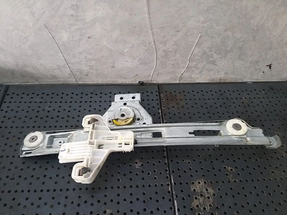 Macara geam electric dreapta spate dodge caliber 05074232aa