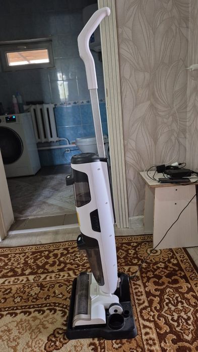 Продам вертикальный пылесос