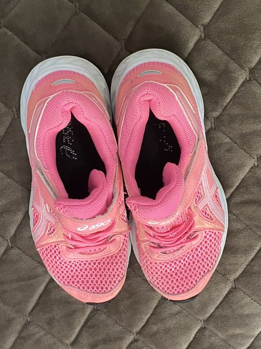 Кроссовки для маленьких девочек