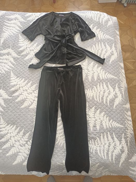 Брючный велюровый костюм