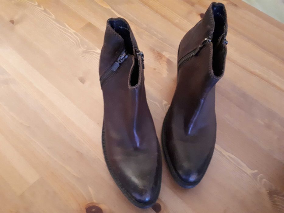 Дамски ботуши-естествена кожа, ръчна изработка, чисто нови.