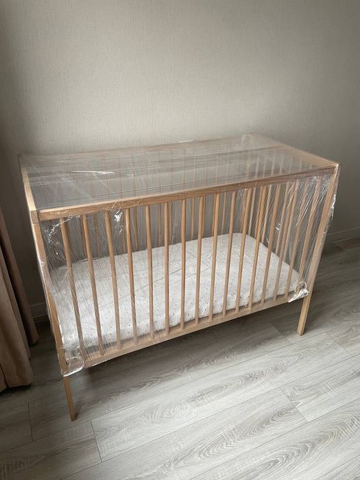 Детская кроватка IKEA с матрасом