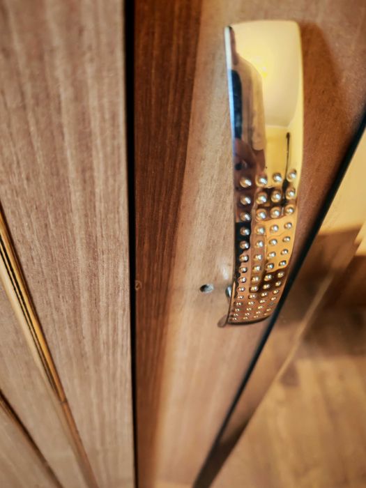 Set complet mobilier dormitor – Șifonier, pat matrimonial și comodă cu oglindă (NEGOCIABIL)