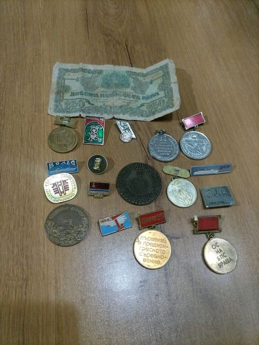 Значки +банкнота от 250лв
