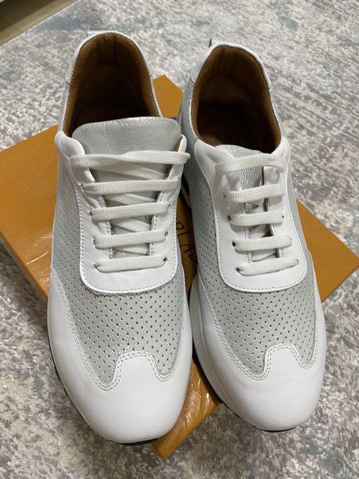 Женские кроссовки