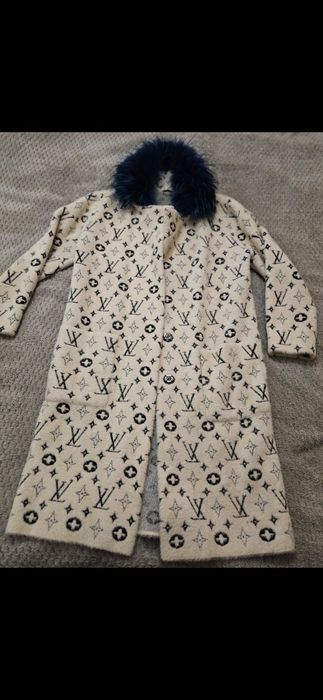 Палто с яка естествен косъм