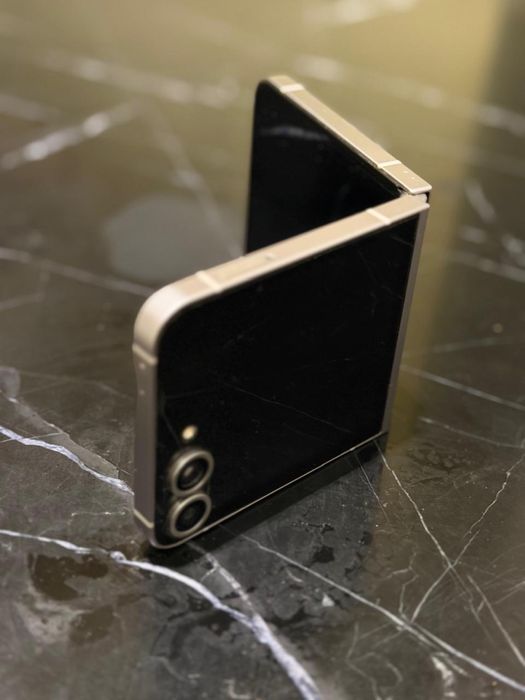 Продам samsung Z flip 6