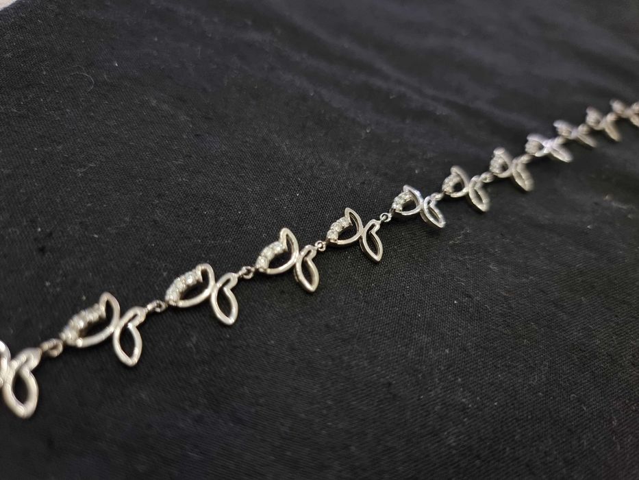 Сребърна гривна с пеперуди