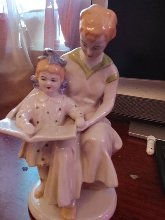 Статуэтка советского союза мама с девочкой