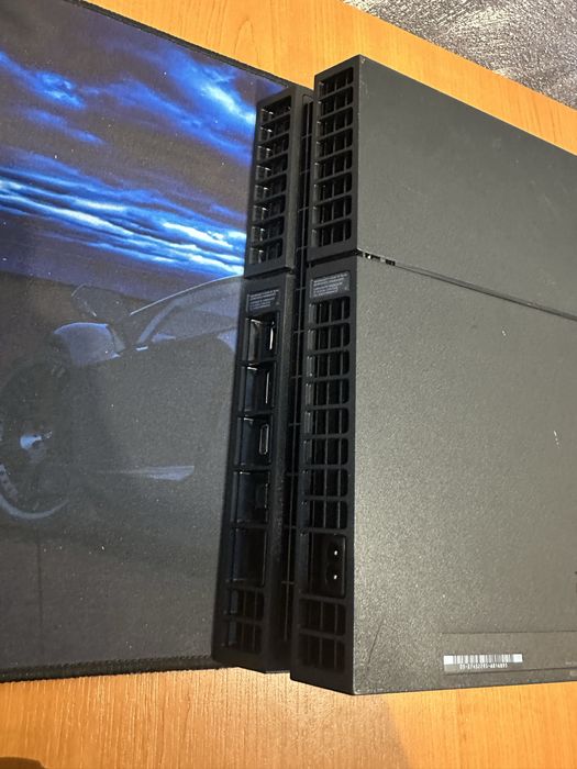 PlayStation 4, Controller, 2 Jocuri si Toate Cablurile Necesare