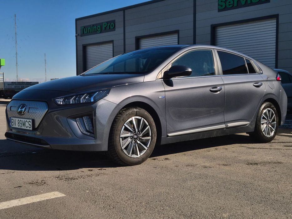 Hyundai IONIQ TVA DEDUCTIBIL, Sanatate baterie 99.7%, Faruri Led, Pompa De Caldura