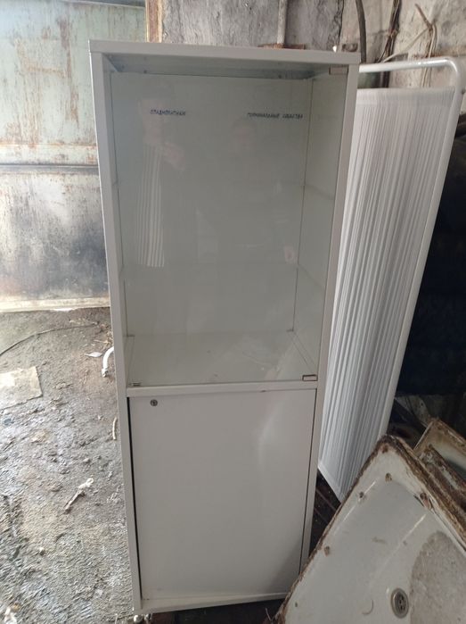 Медицинский металлический шкаф