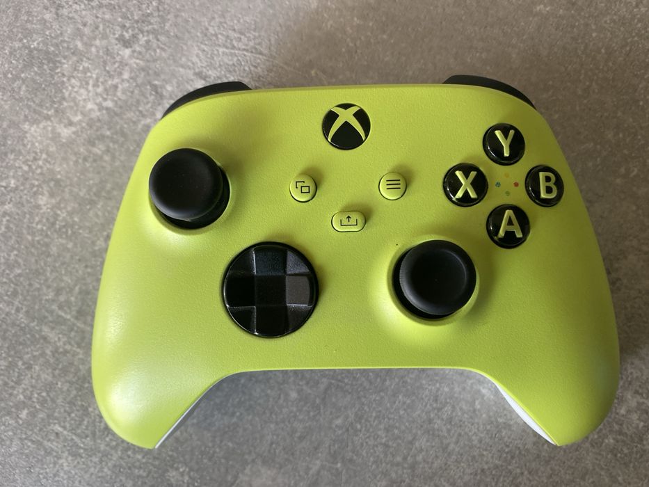 Controller xbox mai multe detalii in imagini