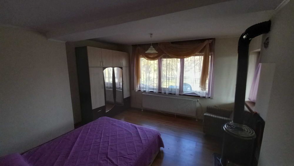 Имот в с. Бабово - 3 къщи с просторен парцел