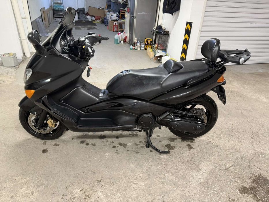 Yamaha T max -2006год.Продавам. Закупен от Yamaha в България.