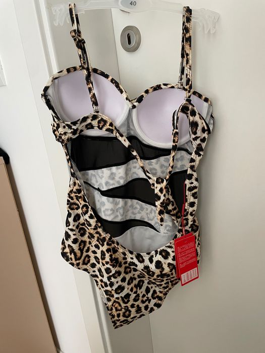 Costum de baie intreg