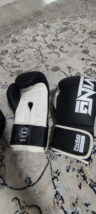 Шлем, перчатки для бокса