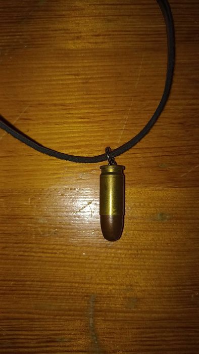 Висулка с патрон куршум