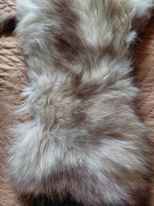 Яка от естествена кожа на сребриста лисица