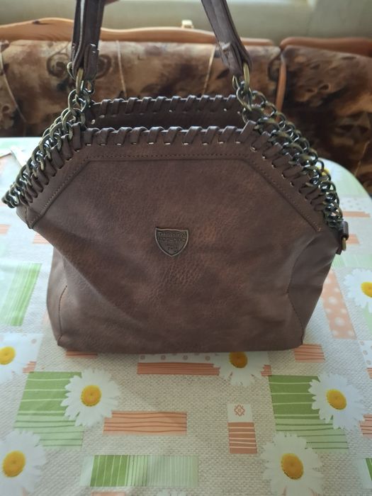 Кожена чанта       .