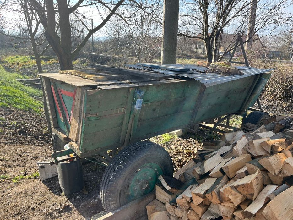 Vând căruță de tractor