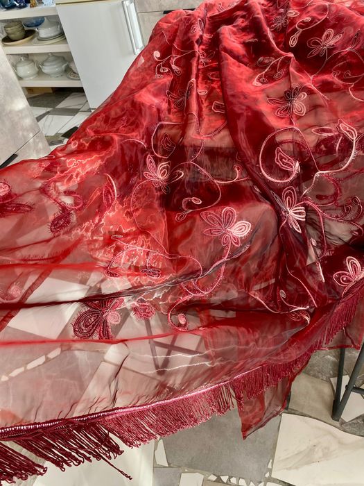 Продам тюль с вышивкой