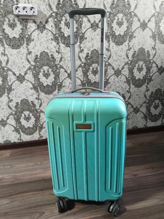 2 Чемодана среднего размера