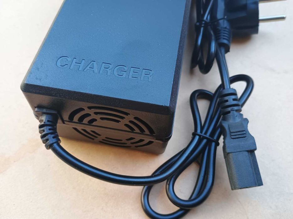 Зарядно за електрическа триколка електрически скутер