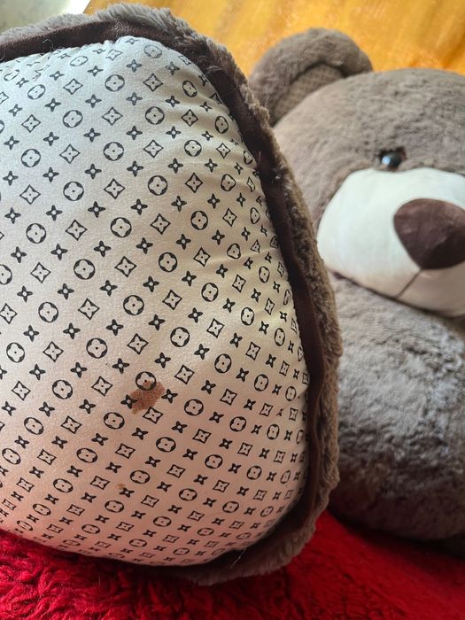 Голям плюшен мечок