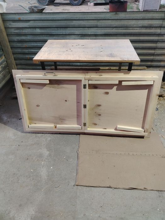 Продам 2 новых жер стол-книжки