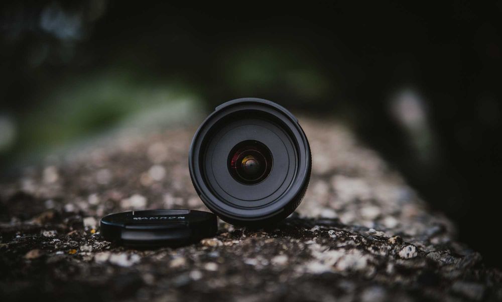 Obiectiv Full Frame miror Sony 24 mm f2.8 montura Sony e