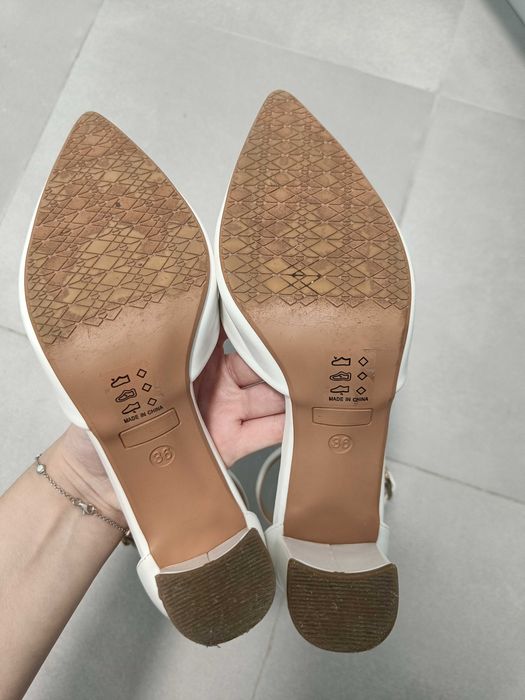 Официални бели обувки на ток