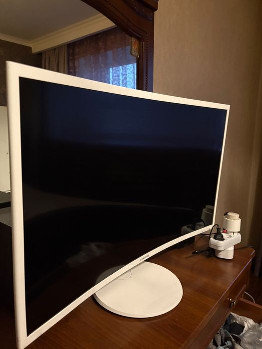 Монитор  samsung 32 диагональ