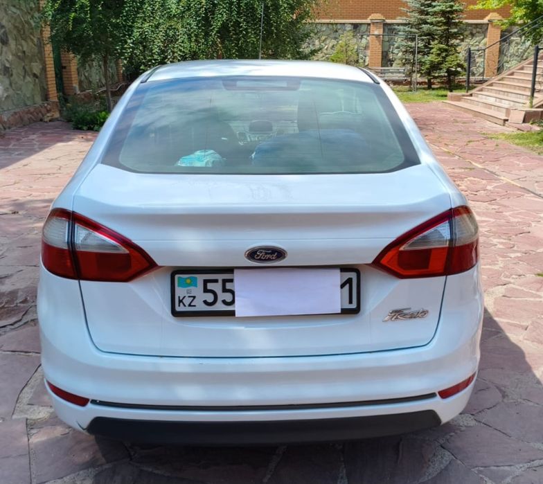 Автомобиль Ford Fiesta