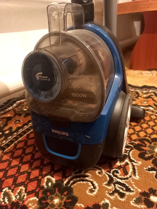 Продам пылесос синего цвета