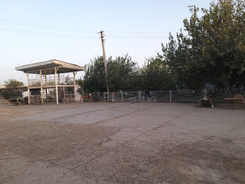 Uy sotiladi. Maydoni katta 50 so'tix